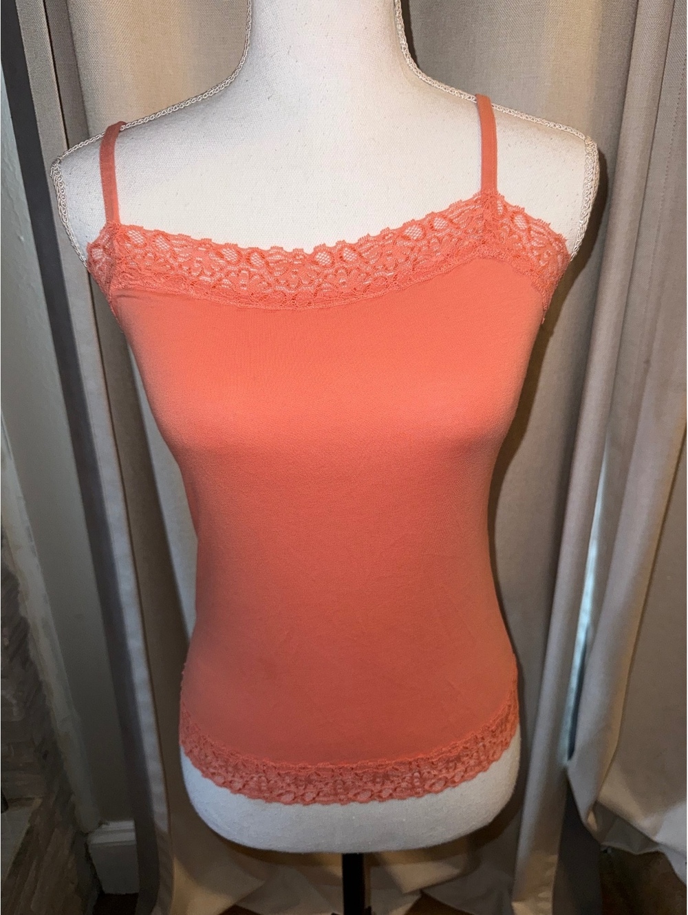 Ann Taylor Petite Coral Lace-Trim Cami – XSP